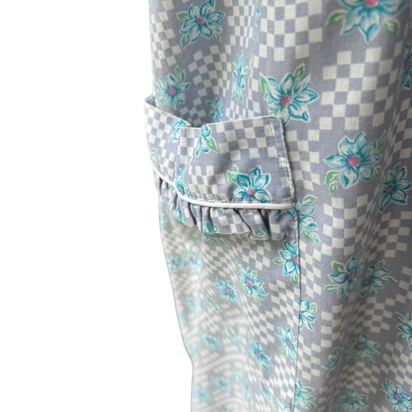 1970s Floral,‎ Poly Blend, Front Snap Closure Housecoat - Picture 4 of 8